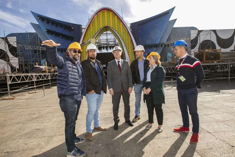 El alcalde con la concejal de Festejos y los directores de la obra (Foto TA)